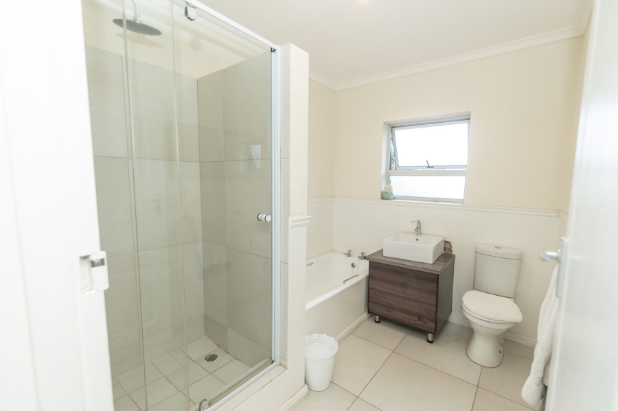 5 Bedroom Property for Sale in Lovemore Heights Estate Eastern Cape